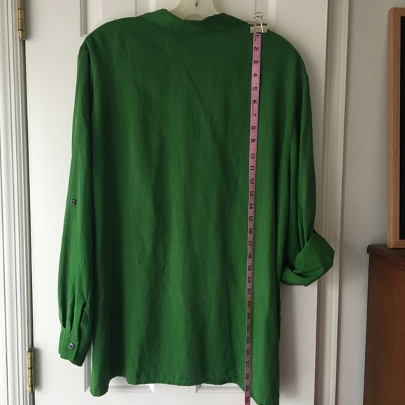 Green button up blouse - Picture 2 of 7
